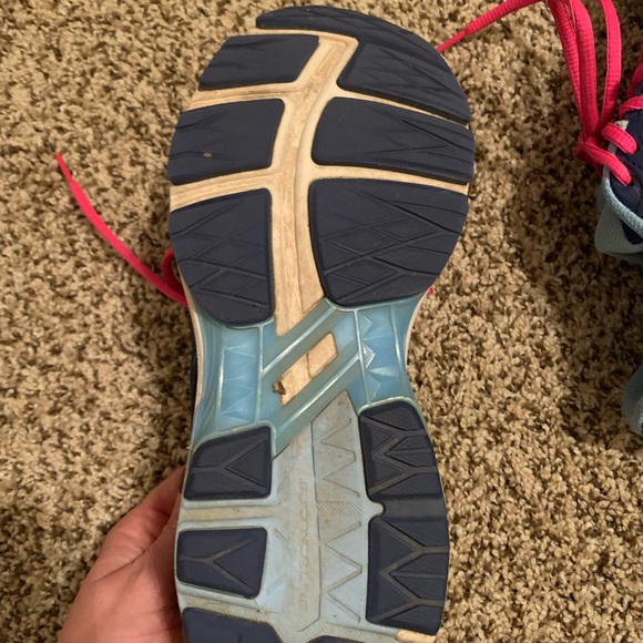 ASICS running shoes - Picture 3 of 4